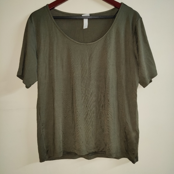 [NEW] H&M scoop neck tee - Picture 2 of 4